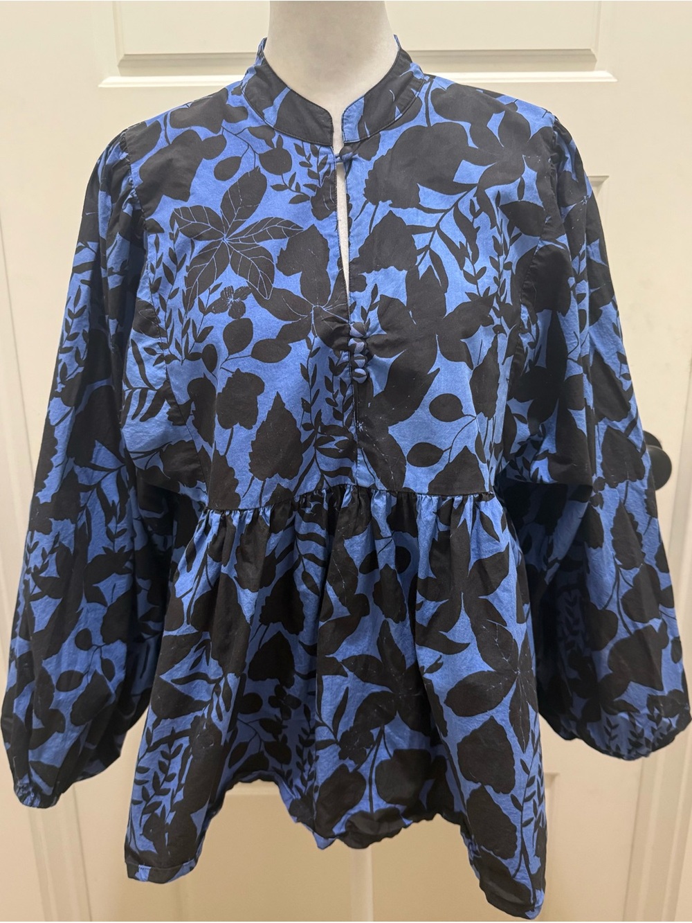 Oliphant. Balloon Sleeve Peplum Cotton Blouse. Black/Blue. Size Medium.